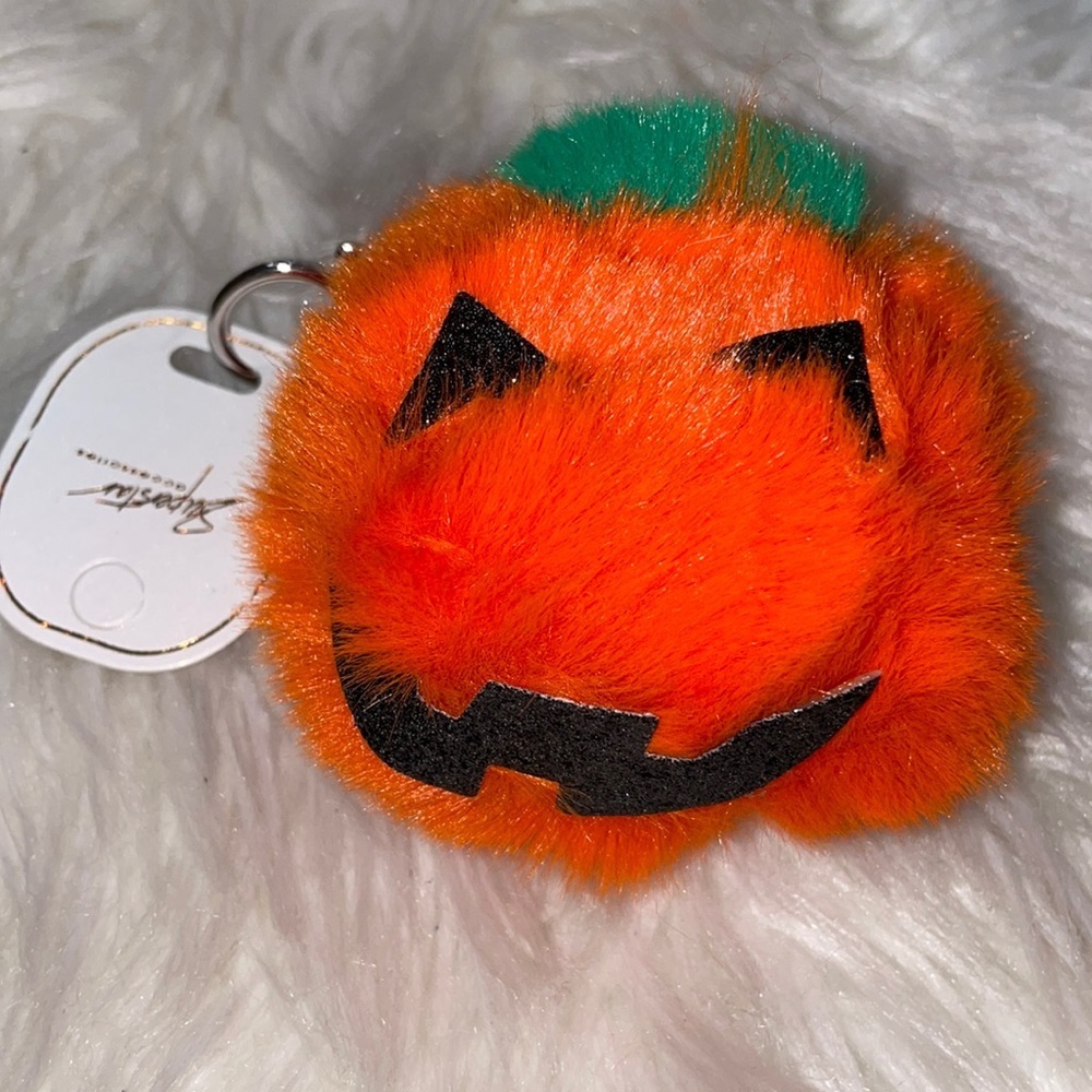 Halloween puff keychain pom pom‎